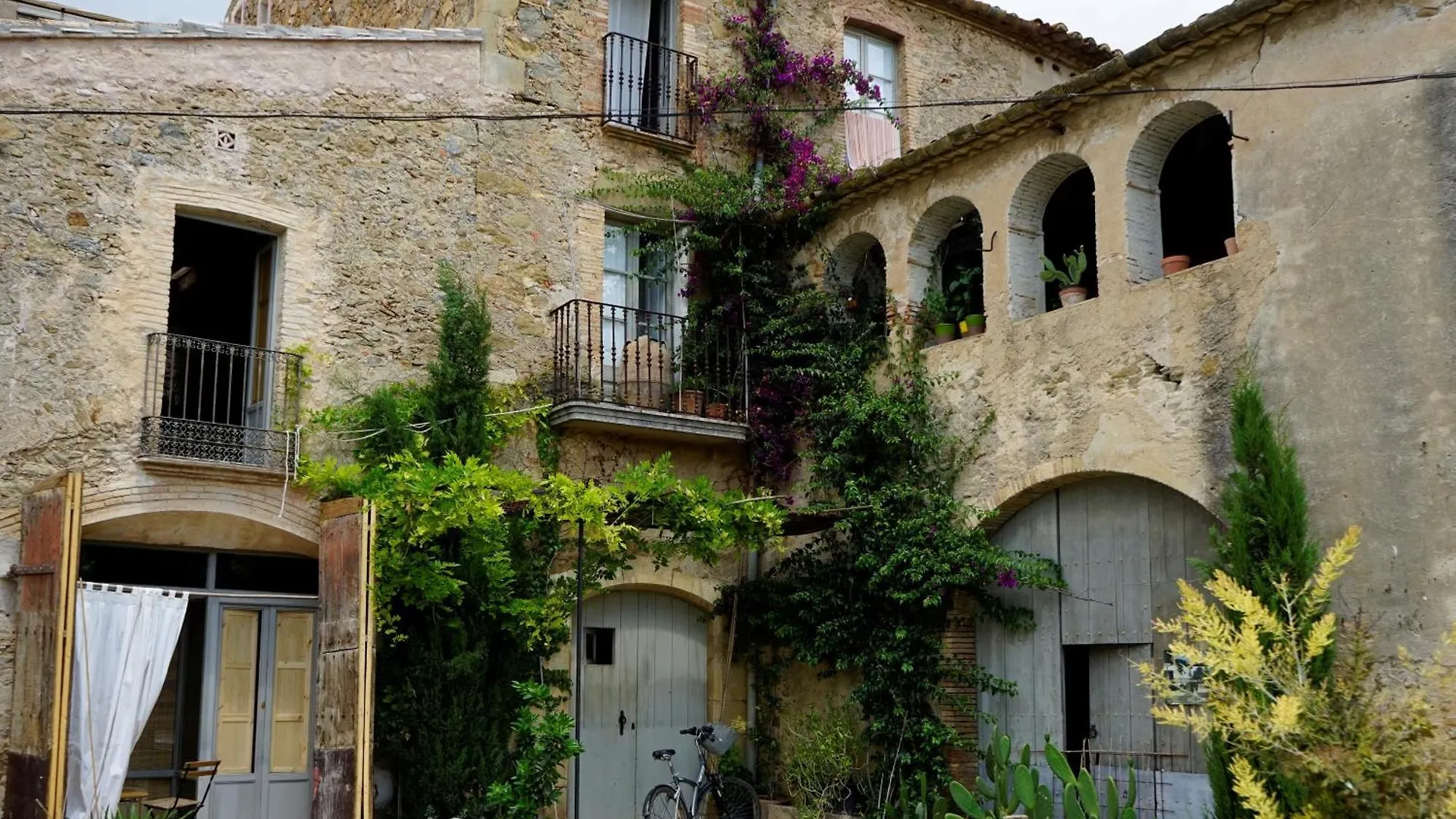 Country house Can Tando Restored Catalan Old Barn To Enjoy Peaceful Rural Simplicity Sant Jordi Desvalls